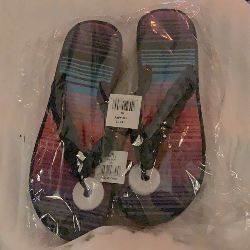 NWT Mukluks Flip Flops